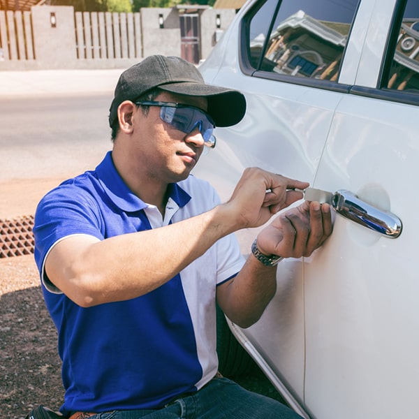 la cerrajería de autos ofrece sus servicios en toda la ciudad